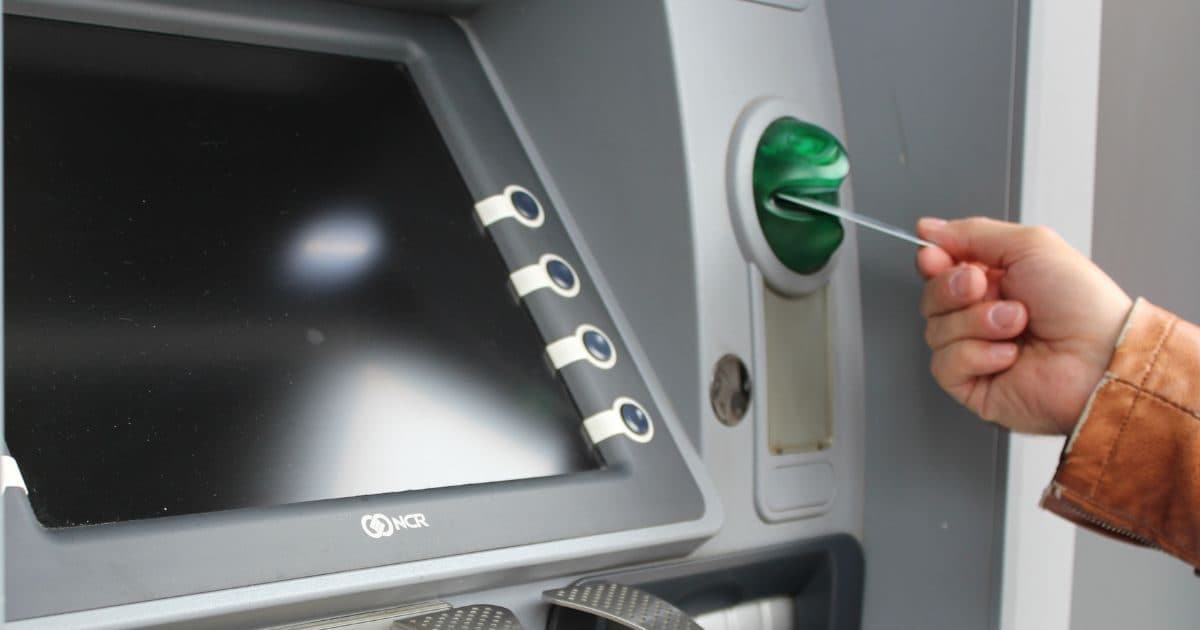 देश में घट रही एटीएम की संख्‍या, आरबीआई ने बताया-अब कितने रह गए कुल ATM