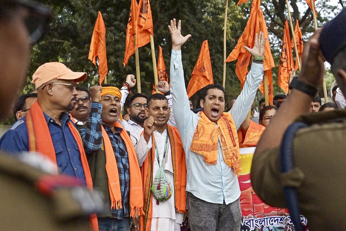 दीपू के हत्यारों को बचा नहीं पाएंगे यूनुस बांग्लादेश के खिलाफ VHP का हल्लाबोल