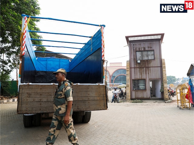 बांग्‍लादेश बॉर्डर पर पहुंचे 8 ट्रक, देखते ही लोग बेकाबू, करने लगे एक ही बात
