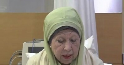 बेगम खाल‍िदा ज‍िया ढाका के एवरकेयर अस्‍पताल में भर्ती हैं.