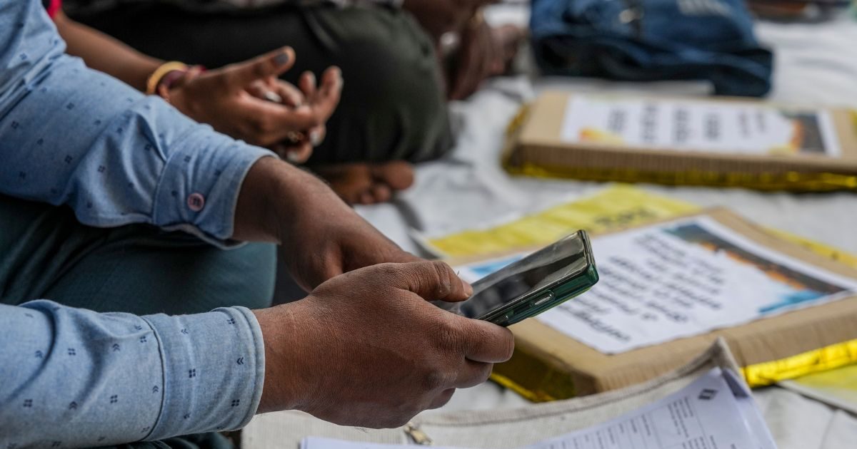 बंगाल में मुर्दे दे रहे थे गवाही? EC की सख्ती के बाद 24 घंटे में पलटा आंकड़ा