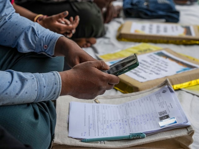 बंगाल में मुर्दे दे रहे थे गवाही? EC की सख्ती के बाद 24 घंटे में पलटा आंकड़ा