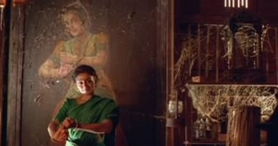 इन 5 बेस्ट साइकोलॉजिक फिल्मों में न तो अजय देवगन की 'दृश्यम' और न ही 'तुम्बाड'. इन 5 फिल्मों में टॉप साल 1993 की एक साइकोलॉजिकल फिल्म है, जिसके कई रीमेक बने हैं. यह रीमेक भी बॉक्स ऑफिस पर हिट हुए. आइए जानते हैं इन फिल्मों के बारे में हैं. आईएमडीबी की लिस्ट में यह 5 फिल्में टॉप पर हैं.