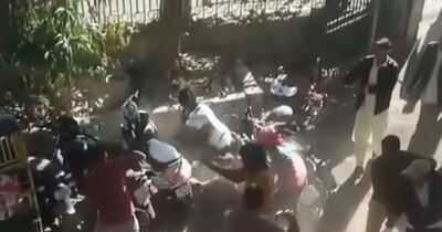 भोपाल में थाने में घुसकर पिटाई का वीडियो वायरल हो रहा है.