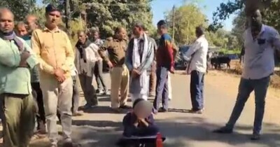 बैतूल के चिचोली से स्‍कूली बच्‍ची के अनोखे विरोध प्रदर्शन की खबर वायरल हो रही है. 