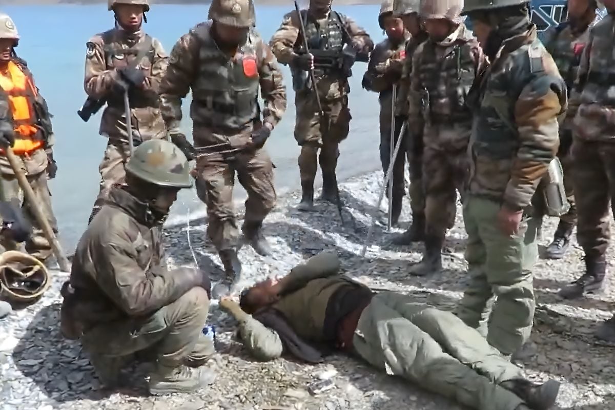 136m का Video! देवदूत दिखे चीनी सैनिक भारतीय जवान बची जान मगर सवाल भी उठे