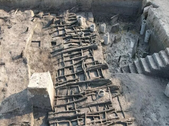 खुदाई करते-करते सुनाई दी टन्न की आवाज, मिट्टी हटाते ही कांप गया कलेजा!