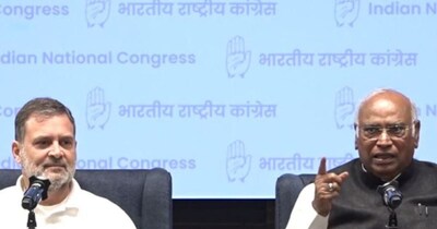 CWC बैठक के बाद कांग्रेस ने 5 जनवरी 2026 से मनरेगा बचाओ आंदोलन का ऐलान किया. (फोटो X)