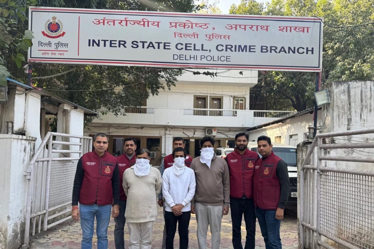 17 मोबाइल 21 सिम कार्ड 124 ATM कार्ड  चाचा-भतीजे की करतूत से सब हैरान