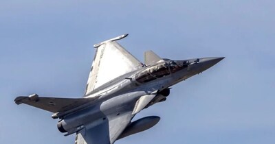 DRDO ने ऐसे मॉर्फिंग विंग्स का ट्रायल किया है जो उड़ान के दौरान सेकंड के हिस्से में आकार बदलते हैं. यह तकनीक भारतीय AMCA, ड्रोन और नेवल जेट्स की फुर्ती और स्टील्थ क्षमता. (फोटो Reuters)