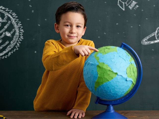 रुपया गिरने से कितनी महंगी हो जाएगी अमेरिका में पढ़ाई? बढ़ेगा लाखों का खर्च