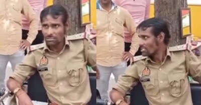 व्हीलचेयर पर बैठा शख्स पहने वर्दी.