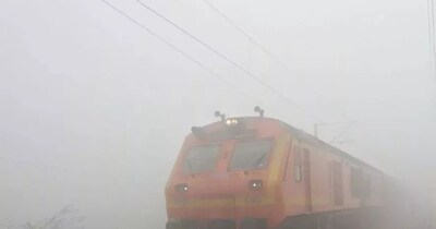 कई ट्रेनें अभी भी रास्‍ते में हैं.