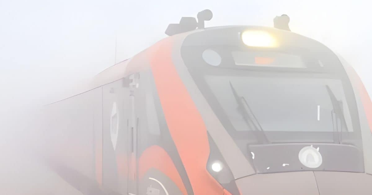 कोहरे की वजह से दिल्‍ली आने वाली 84 ट्रेनें 9 घंटे तक लेट,यहां देखें लिस्‍ट