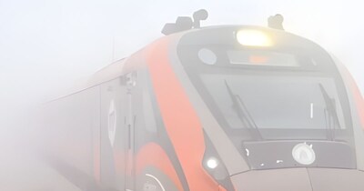  आगे भी कोहरे की वजह से इसी तरह ट्रेनें देरी से चलने की है संभावना.