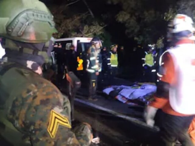 The passenger bus was packed, 15 people directly died due to fog