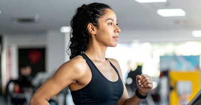 लंबी उम्र तक हेल्दी और खुश रहने के लिए रोज एक्सरसाइज करनी चाहिए.