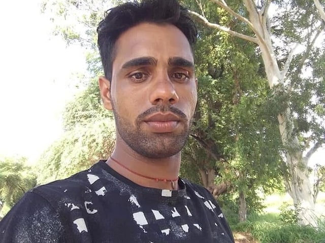 पत्नी की हत्या करने के बाद पति ने मौत को लगाया गले, दो बेटियां हो गई अनाथ