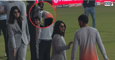 जितेश शर्मा ने छुए हरलीन देओल के पैर.