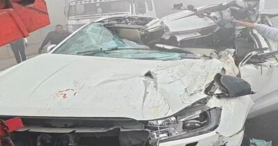 कुल्लू बस स्टैंड के पास हुई इस घटना का वीडियो भी सामने आय़ा है. बस पर कुछ युवक पत्थरबाजी करते हुए नजर आ रहे हैं. 