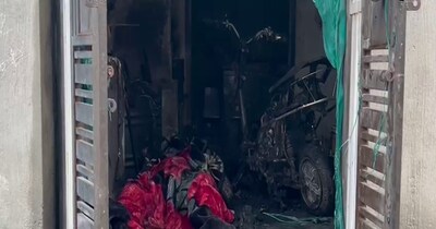 हादसा  स्कूटी की बैटरी फटने के कारण हुआ, जिससे घर में भीषण आग लग गई.
