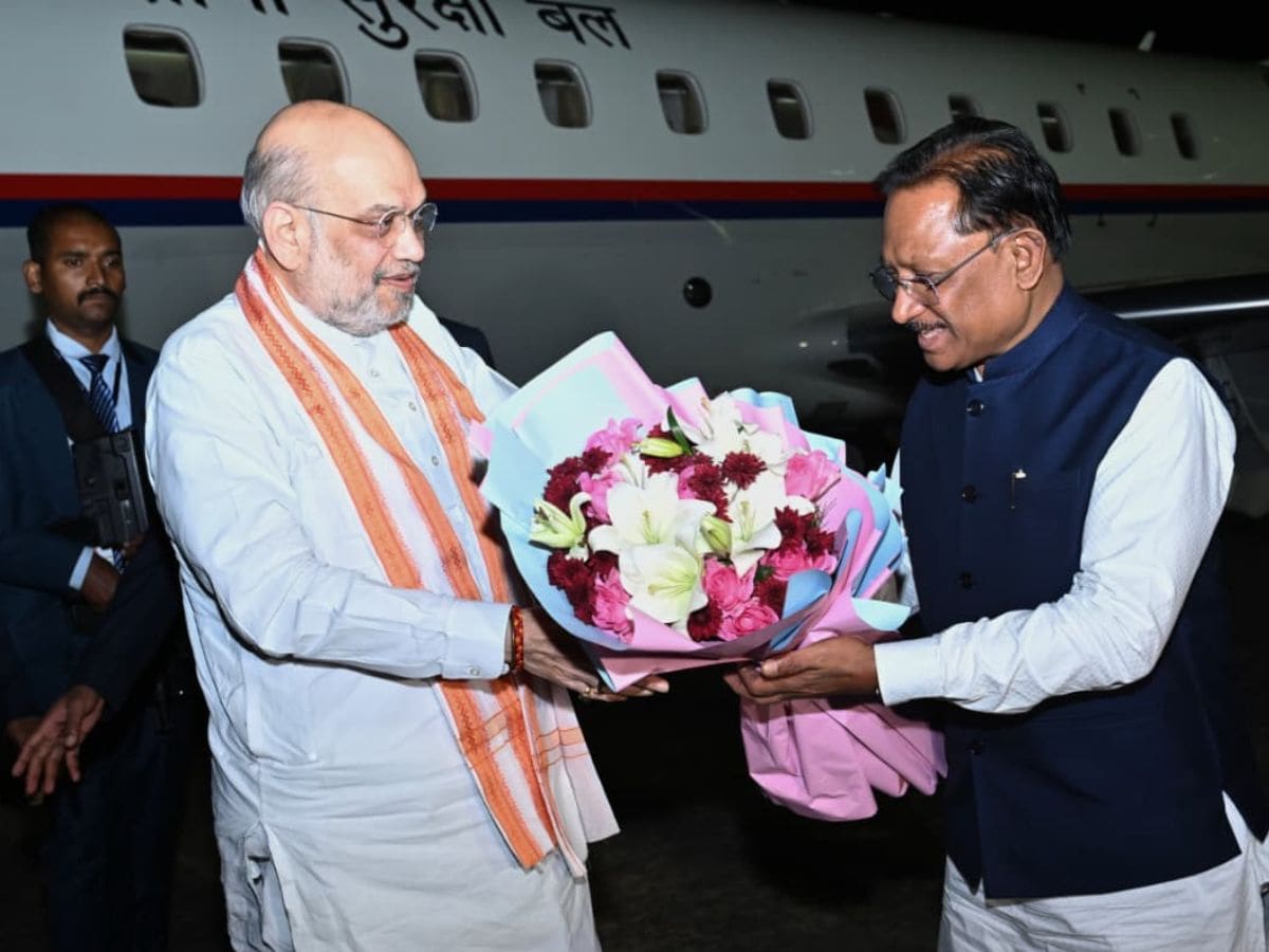 गृहमंत्री अमित शाह पहुंचे छत्तीसगढ़, आज बस्तर ओलंपिक में होंगे शामिल