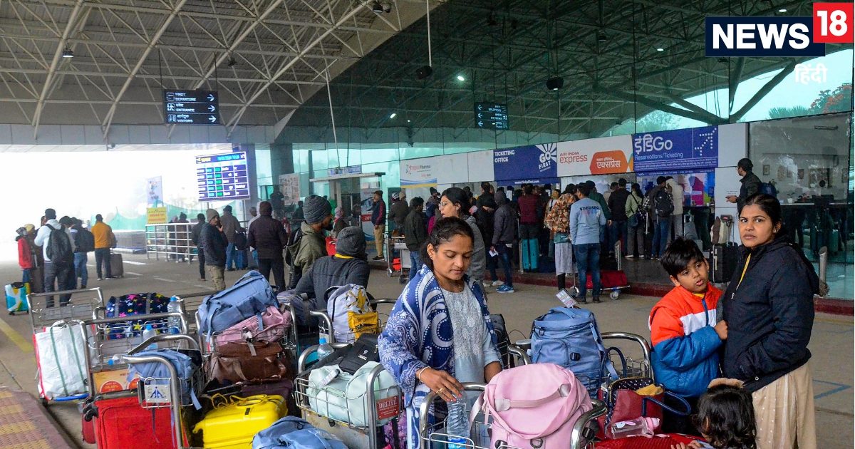 दिल्‍ली में 'लॉकडाउन', 300 फ्लाइट्स कैंसिल, IGI एयरपोर्ट पर हालत खराब