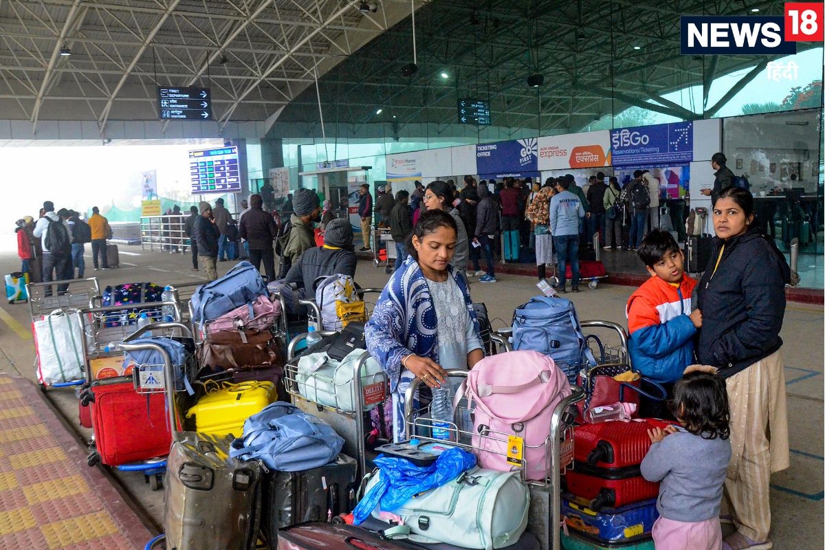 दिल्‍ली में लॉकडाउन 300 फ्लाइट्स कैंसिल IGI एयरपोर्ट पर हालत खराब