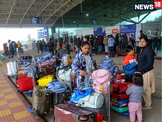 दिल्‍ली में 'लॉकडाउन', 300 फ्लाइट्स कैंसिल, IGI एयरपोर्ट पर हालत खराब