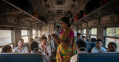 रेलवे ने जबरन पैसे मांगने वाले किन्‍नरों पर कार्रवाई की.