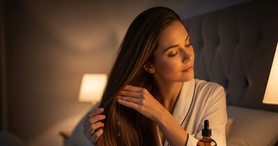 रात को सोने से पहले बालों में लगाएं ये तेल