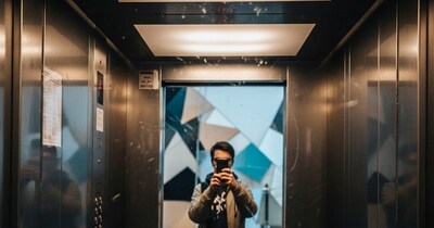 lift mirror