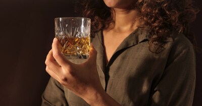 शराब पीने के बाद लोग अक्सर अपनी एक्स-गर्लफ्रेंड के बारे में क्यों सोचते हैं