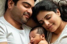 यूपी में दर्दनाक घटना, पति-पत्नी के बीच सो रहे बेटे की दम घुटने से मौत