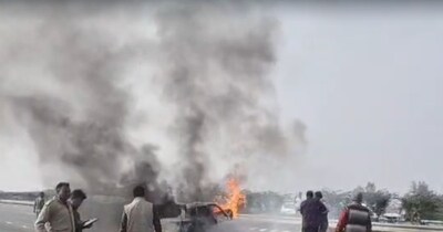 बाराबंकी में पूर्वांचल एक्सप्रेसवे पर भीषण सड़क हादसा.