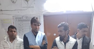 डिप्टी सीएम केशव प्रसाद के आवास से गिरफ्तार फ्रॉड युवक.