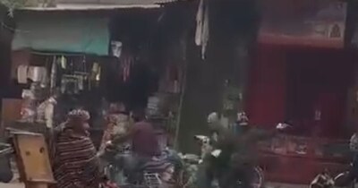 बदायूं में गांव वालों ने पकड़ लिए बदमाश.