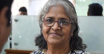 बुजुर्ग महिला ठगी का शिकार होने से बची. (सांकेतिक तस्वीर-AI)