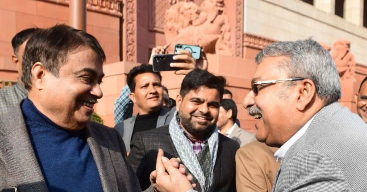 कित-कित वाले सांसद का नया वीडियो, गडकरी के साथ कल्याण बनर्जी का नया ड्रामा