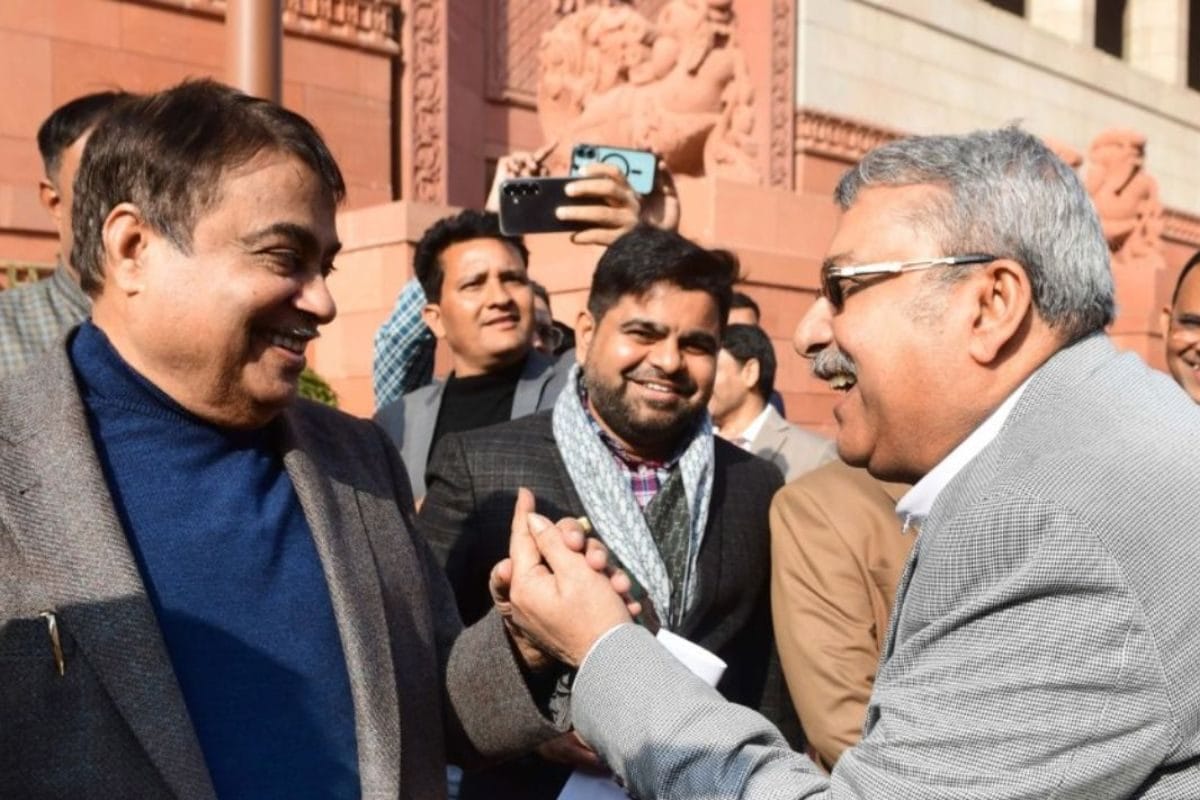 कित-कित वाले सांसद का नया वीडियो गडकरी के साथ कल्याण बनर्जी का नया ड्रामा