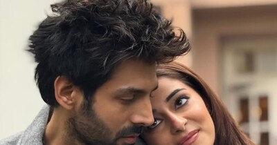 कार्तिक आर्यन और अनन्या पांडे  रोमांटिक पोज देते हुए. (फोटो साभारः इंस्टाग्राम @kartikaaryan)