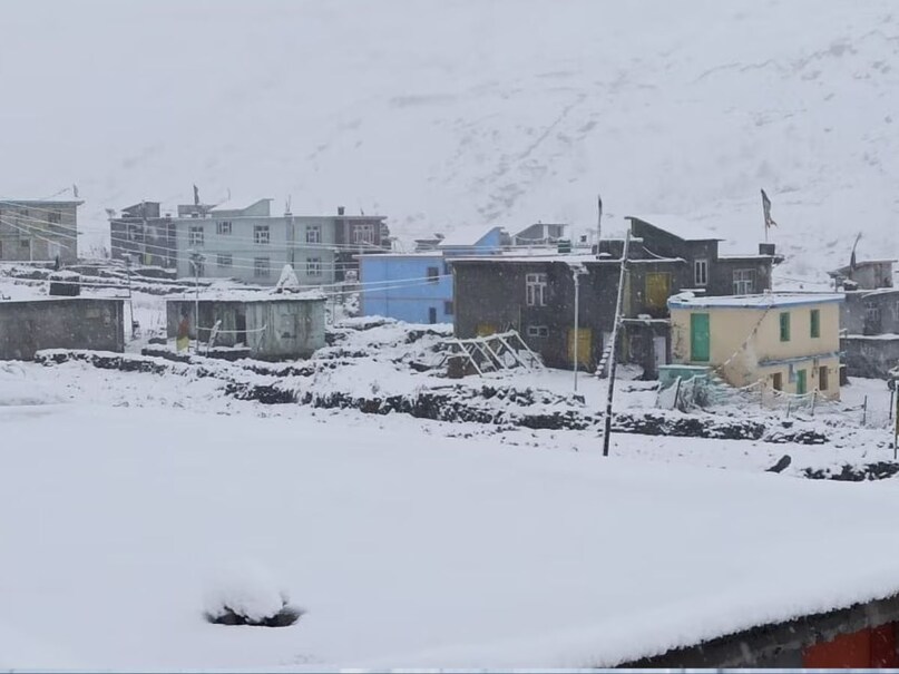 लाहौल घाटी, हिमाचल प्रदेश- भारत के सभी पर्यटन स्थलों में लाहौल स्पीति घाटी में सिस्सू, केलांग, गोंधला और टांडी को सबसे अधिक भारत का नॉर्वे कहा जाता है. अटल टनल के खुलने के बाद यहां के बर्फ से ढके शानदार नजारे को अब लोग साल भर देख सकते हैं. अब इसकी तुलना नॉर्वे से और भी मज़बूत हो गई है. photo-ANI लाहौल घाटी, हिमाचल प्रदेश- भारत के सभी पर्यटन स्थलों में लाहौल स्पीति घाटी में सिस्सू, केलांग, गोंधला और टांडी को सबसे अधिक भारत का नॉर्वे कहा जाता है. अटल टनल के खुलने के बाद यहां के बर्फ से ढके शानदार नजारे को अब लोग साल भर देख सकते हैं. अब इसकी तुलना नॉर्वे से और भी मज़बूत हो गई है. photo-ANI