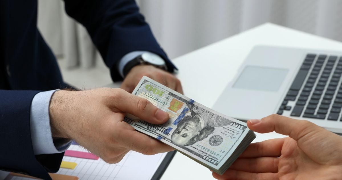 1 लाख के कर्ज को साहूकार ने बना दिया 74 लाख, क्‍या देश में जायज है सूदखोरी