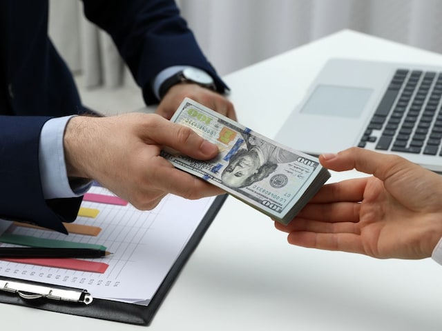 1 लाख के कर्ज को साहूकार ने बना दिया 74 लाख, क्‍या देश में जायज है सूदखोरी