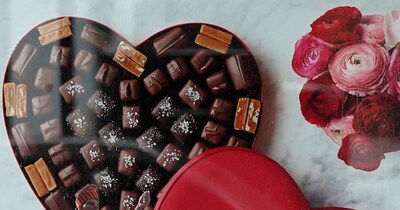 Police Inspector Love Trap: पुलिस इंस्‍पेक्‍टर को प्‍यार के झांसे में डालकर अपने मंसूबे को अंजाम देने का चौंकाने वाला मामला सामने आया है. (सांकेतिक तस्‍वीर/AP)