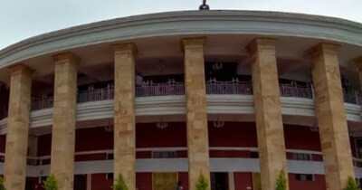 नागपुर में चल रहे महाराष्ट्र विधानसभा के शीतकालीन सत्र के दौरान दो मंत्री, दस विधायक और 1,355 कर्मचारी बीमार पड़ गए. 