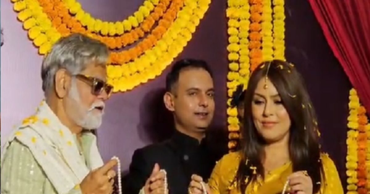 ‘दुर्लभ प्रसाद’ के चक्कर में महिमा चौधरी-संजय मिश्रा ने की नकली शादी, ट्रेलर लॉन्च में मंत्र सुन डर गईं 90s एक्ट्रेस