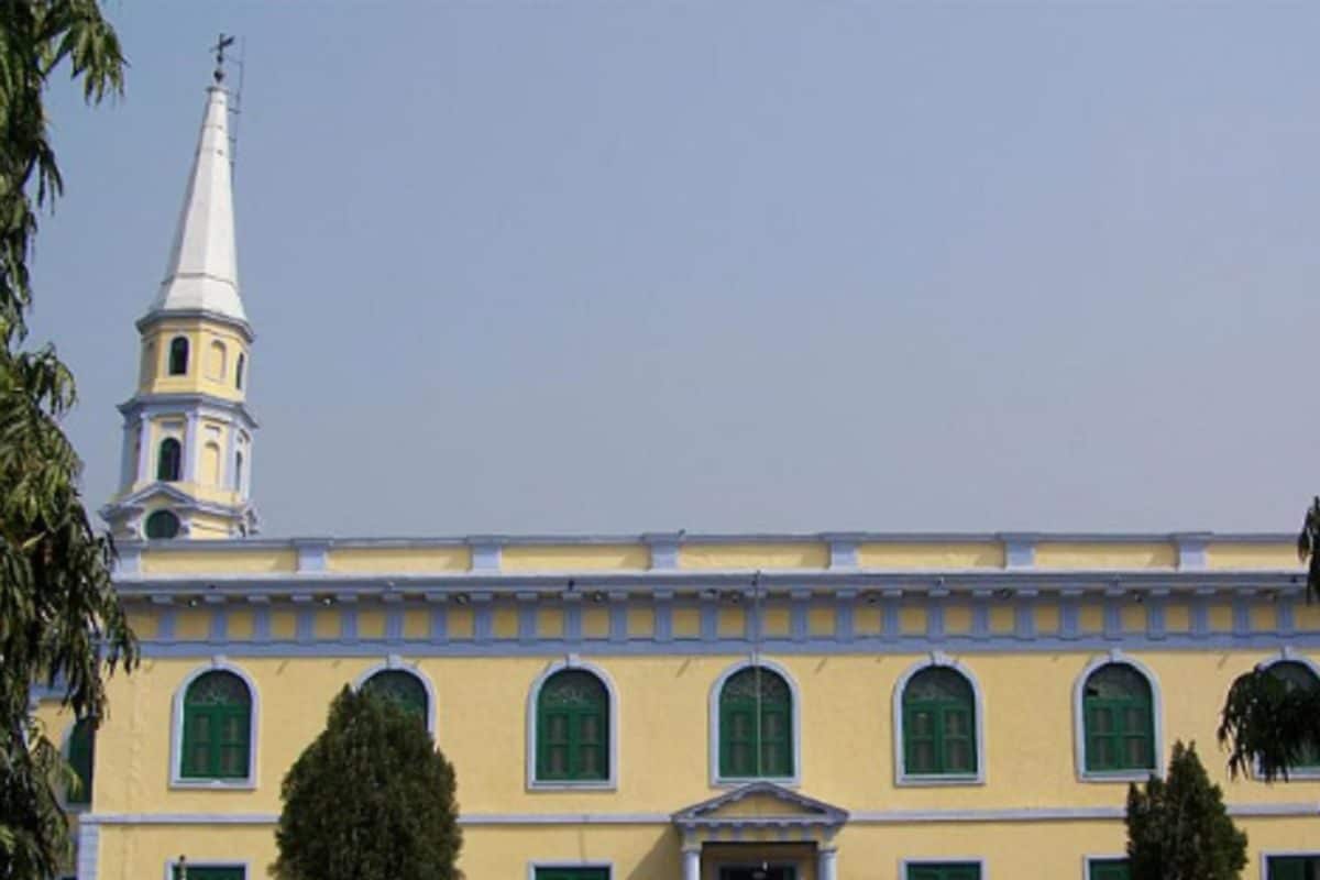 ताजमहल को टक्कर देता संगमरमर पीतल लकड़ी और कांच से बना मेरठ का ये चर्च