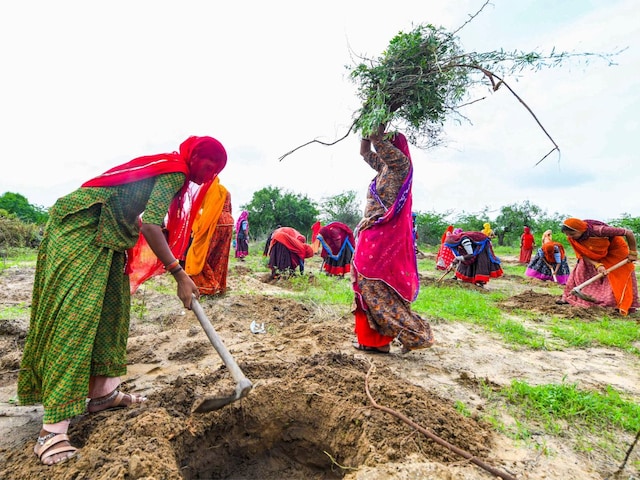 मनरेगा खत्म करने वाले बिल को संसद की मंजूरी, अब वीबी जी राम जी काूनन जल्द