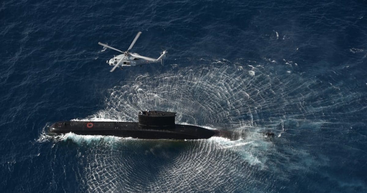 दुश्मन पनडुब्बियों का यमराज! नेवी में शामिल हुआ MH-60R रोमियो हेलिकॉप्टर